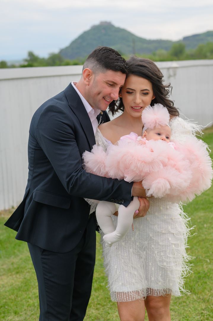 Familia și nașii — Demeter Studios
