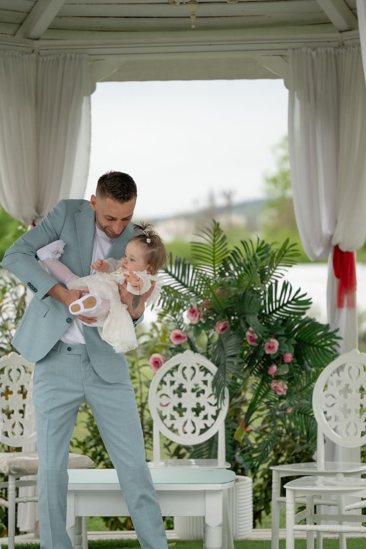 Familia și nașii — Demeter Studios