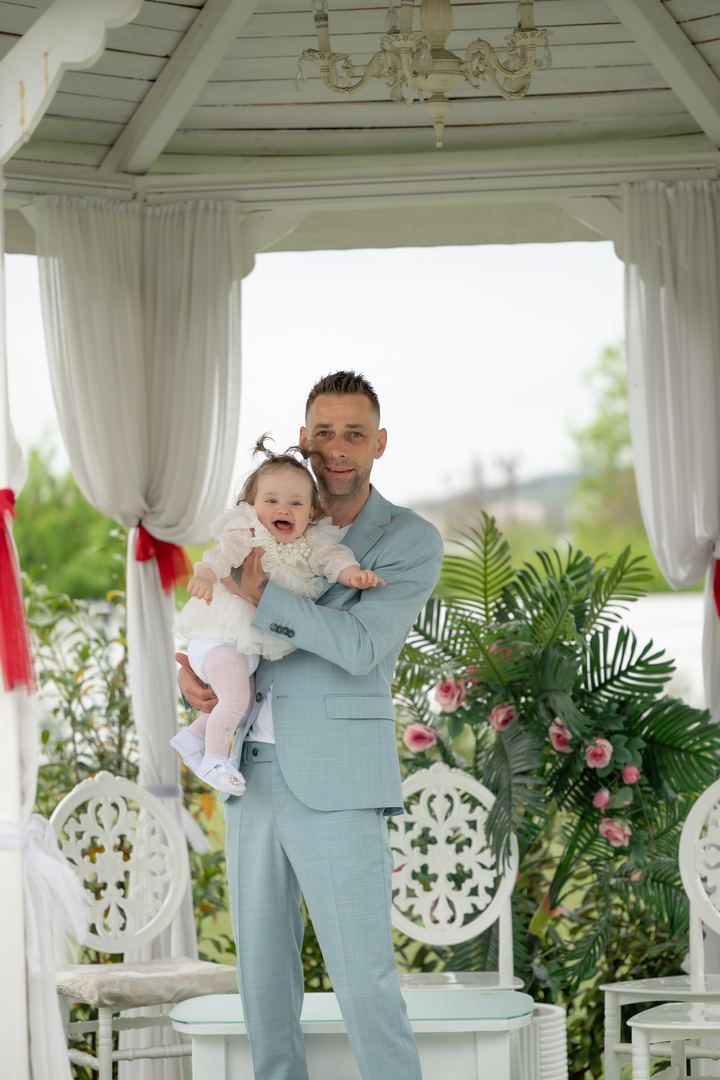 Familia și nașii — Demeter Studios