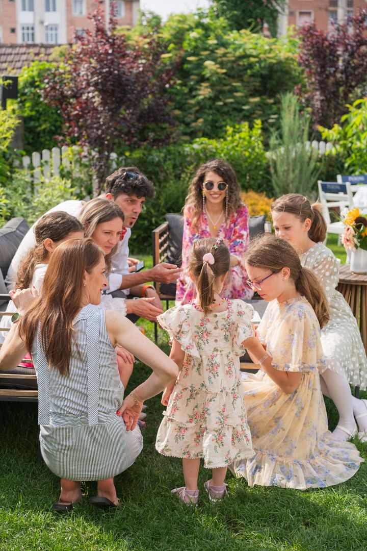 Familia și nașii — Demeter Studios