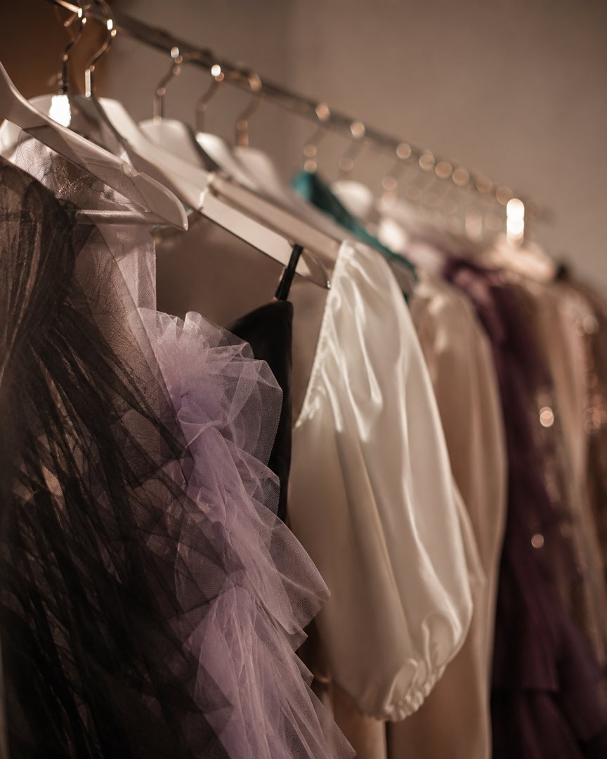 Garderoba de studio — rochii din tulle și texturi vaporoase